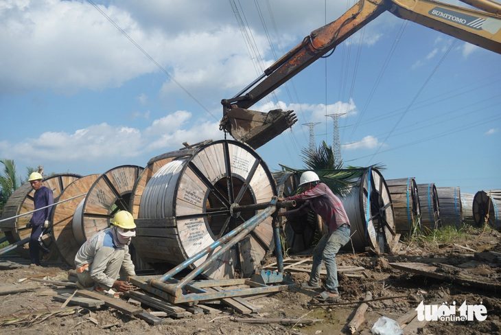 Chạy đua làm đường dây truyền tải giải tỏa công suất nhiệt điện Nhơn Trạch 3&4 - Ảnh 1.